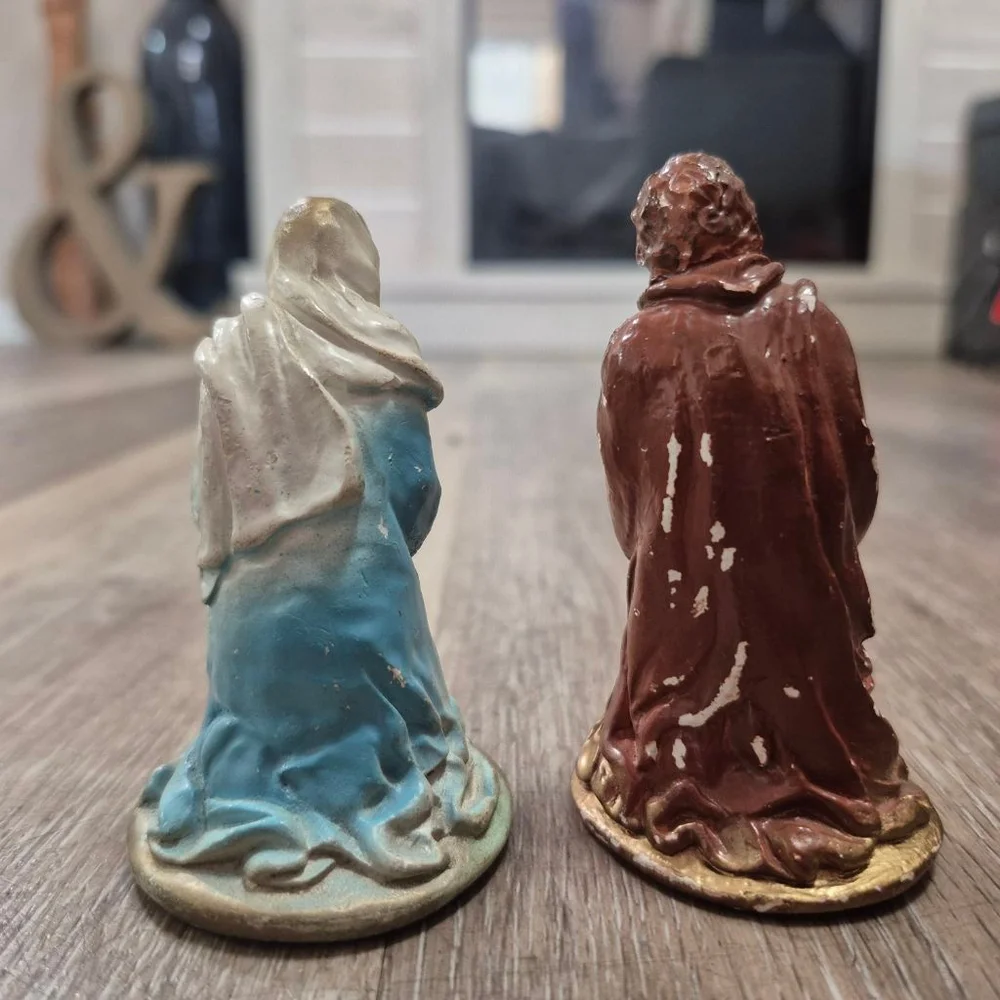 Religious Figurine Set - White &‎ Brown